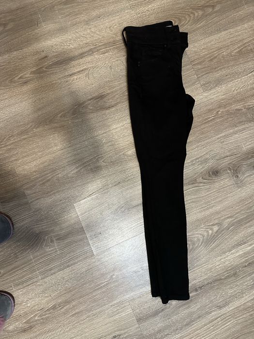 Чорні скіні