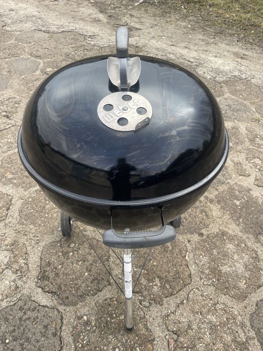 Grill Weber , duży na kółkach