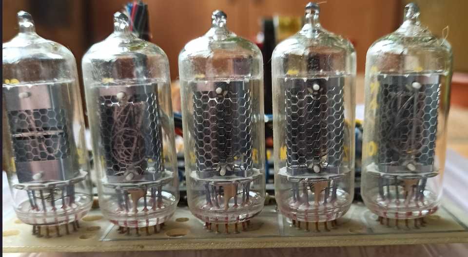 Комплект на лампах Nixie  Z5730M - 4шт  и Z5710M -1шт