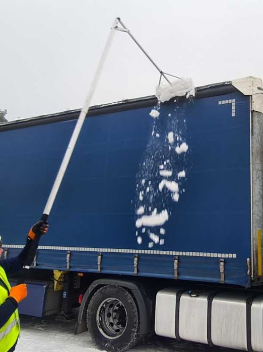 Ściągaczka śniegu lodu z dachu ciężarówki naczepy busa