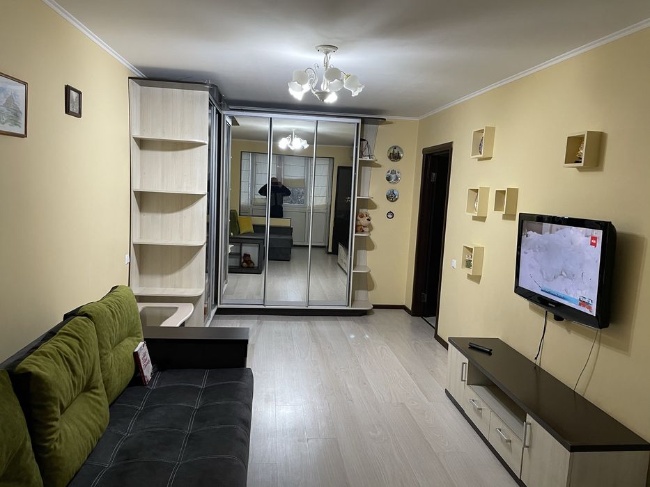 Подобово. Власник. Біля ТРЦ Глобал. Звітні документи