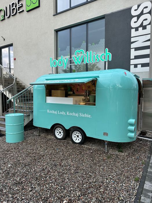 Wyjątkowa przyczepa gastronomiczna Airstream 4 m | Gotowy biznes – Lodziarnia