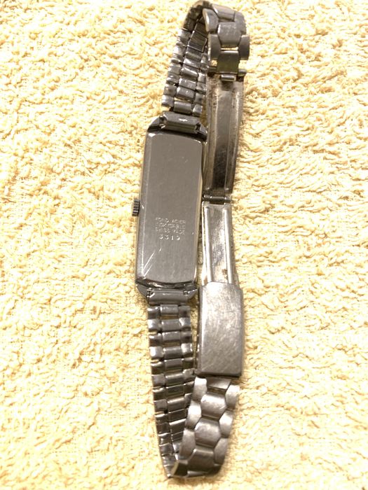 Relógio Elleta mecânico a funcionar