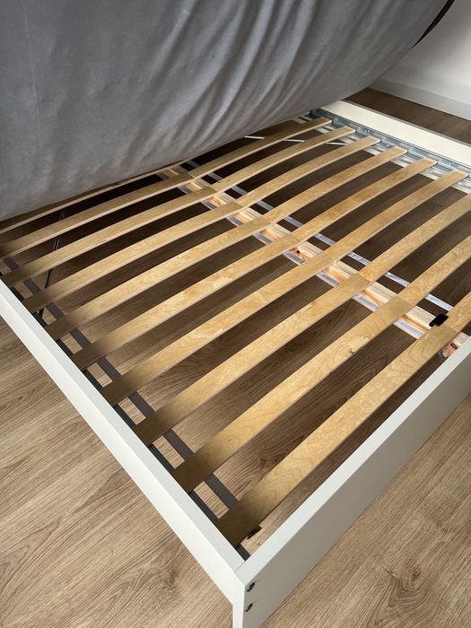 Cama do Ikea com 140cm largura