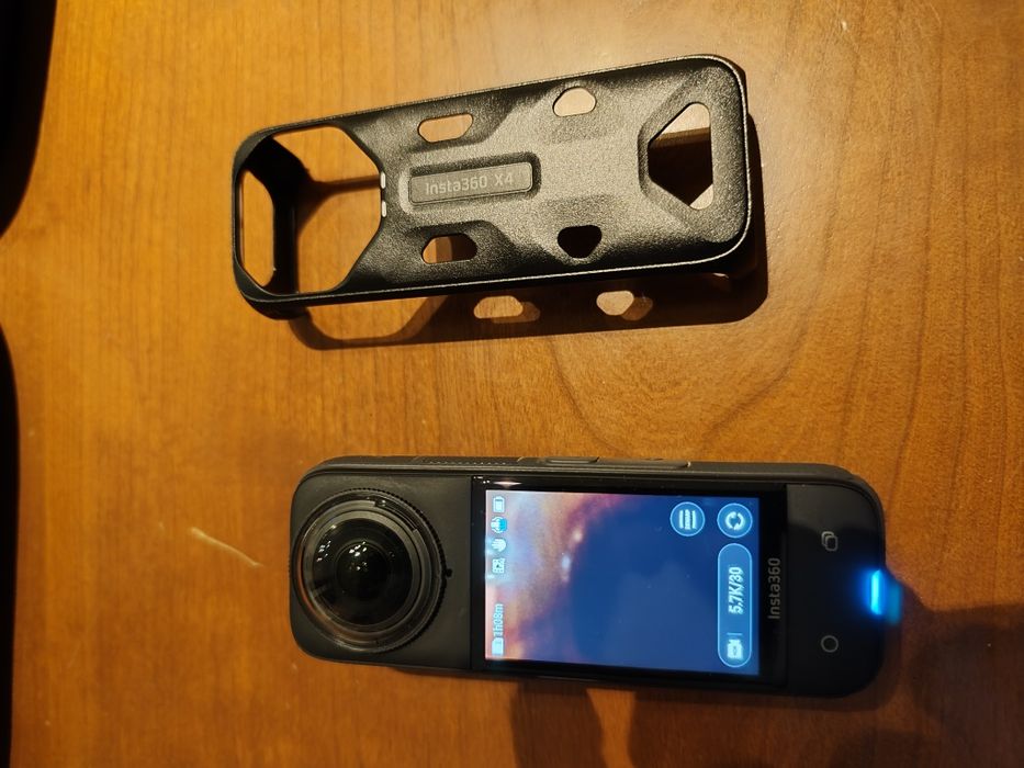 Vendo insta 360 X4  praticamente nova.
