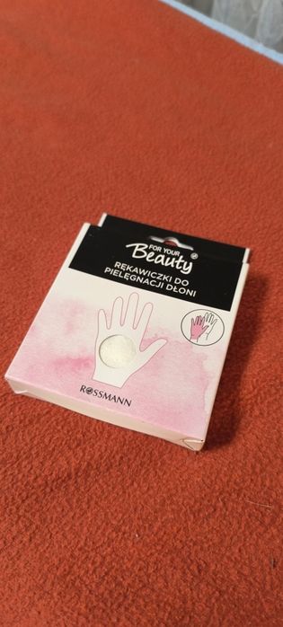 Nowe rękawiczki do pielęgnacji dłoni