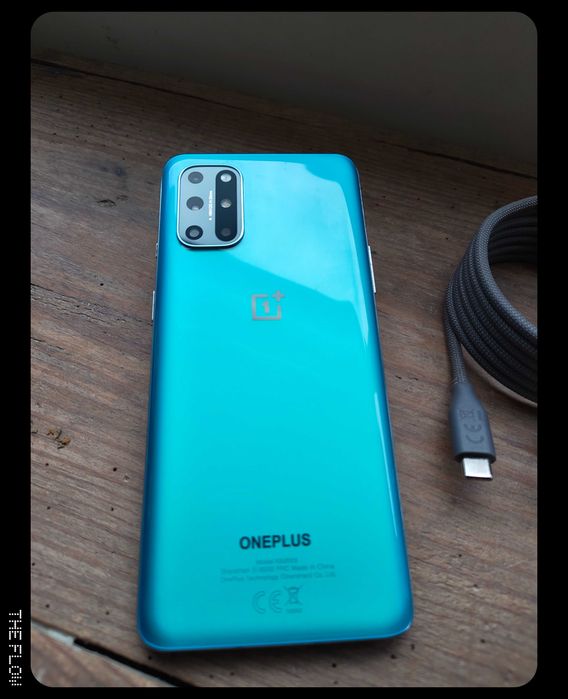 OnePlus 8T 8GB/128GB em estado como novo.