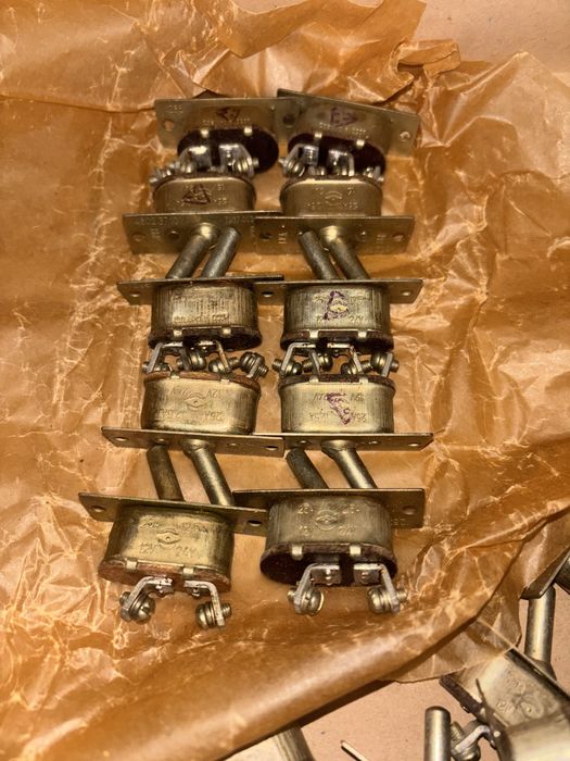 Перемикач (тумблер) двопозиційний МТЗ, ЮМЗ, ЗІЛ, КАМАЗ