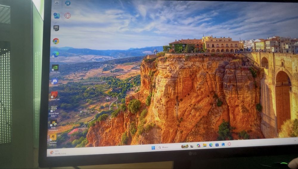 Продам ігровий IPS монітор 24'' full HD, з FreeSync / 75Гц