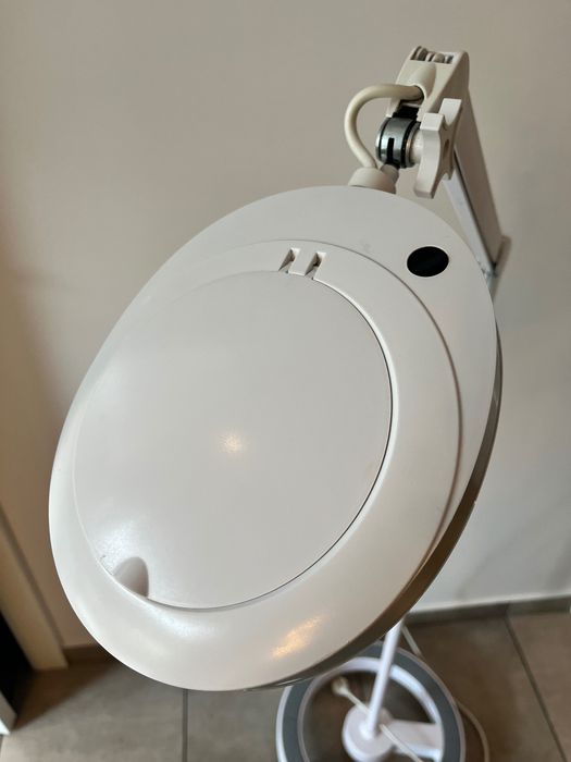 Sprzedam Lampa lupa Elegante 6014 60 led smd 5d ze statywem - używana.