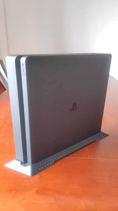 PS4 Slim + Controller + Vertical Stand64585472441858124