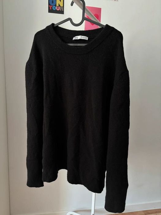 Czarny sweter zara z domieszką wełny oversize