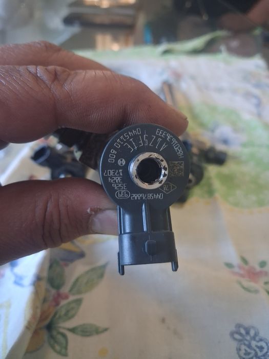 Injetores bosch Identificação da Peça
Número de Peça Bosch: 0 445 110 800.
Referência OEM (Renault/Dacia): 16 60 074 27R.
Código de Calibração (IMA):