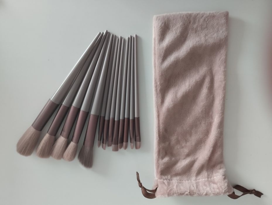 Nowy zestaw 13 pędzli do makijażu plus futerał