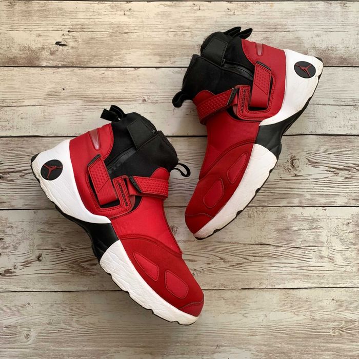 Кроссовки Air Jordan Trunner Lx High Gym Red Bred