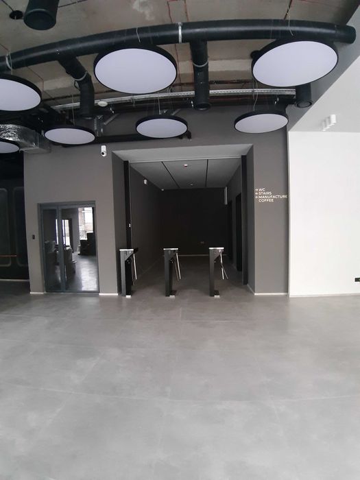 Продаж фасадного приміщення в БЦ по вул. Хімічній , 1328 м2