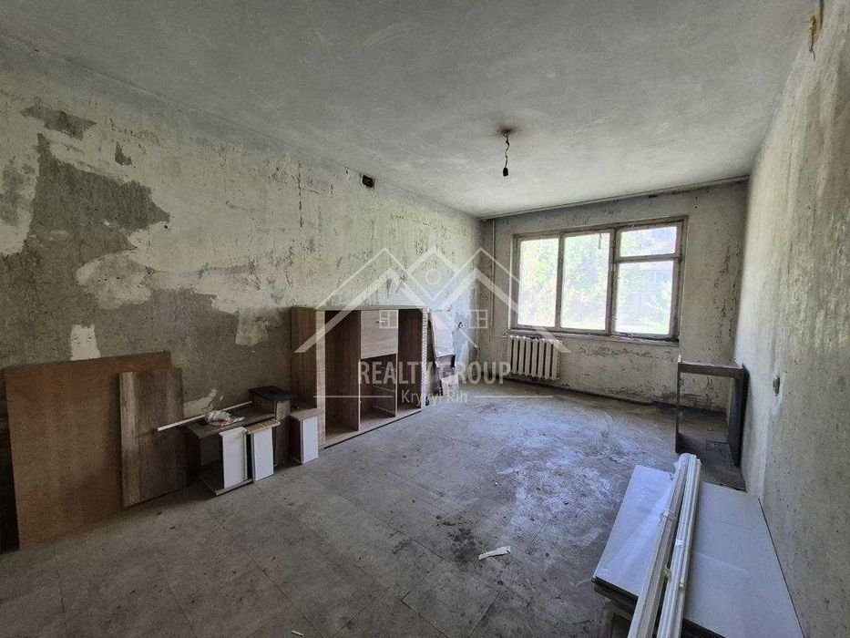 Продаж “брежнівки” 2к квартири по вул. Харитонова