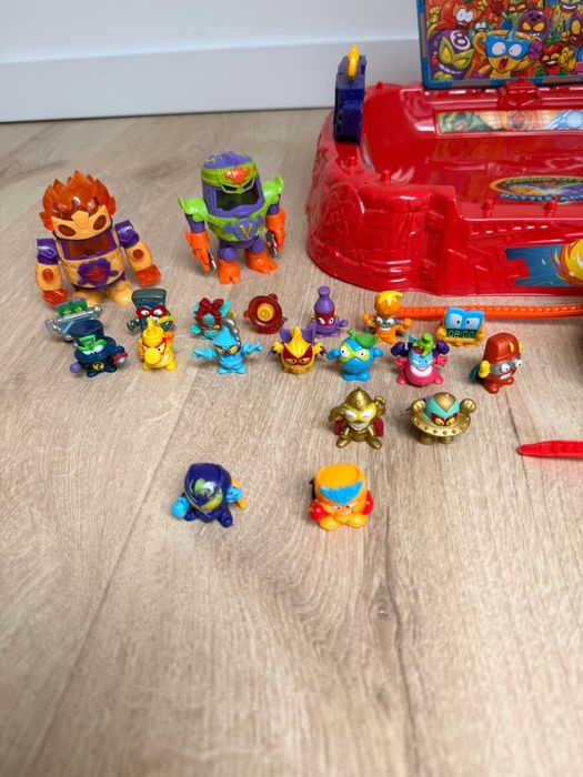 Super Zings( Things) zestaw Battle Arena, dodatkowo 2 spinery ,4 roboty extra 2  zlote super thinksy