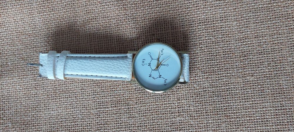 Relógio de pulso branco - cafeína