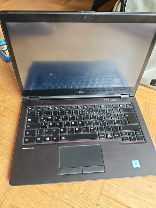 Ноутбук fujitsu lifebook u747 на запчастини або ремонт.