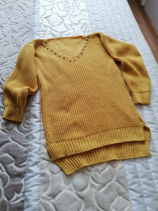 Sweterek damski z dekoldem V