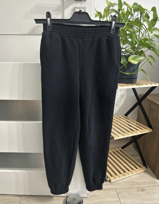 Spodnie dresowe czarne 140