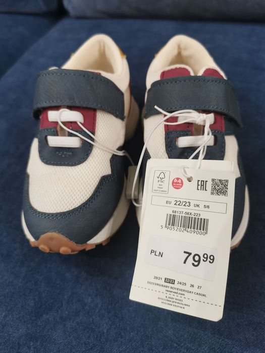 Buty dziecięce 22/23 Reserved