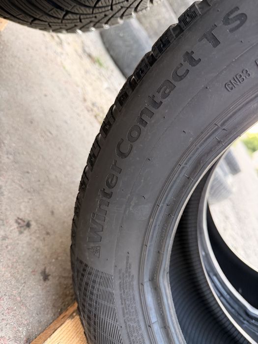 Зимова гума Continental Winter Сontact 215/55 R16