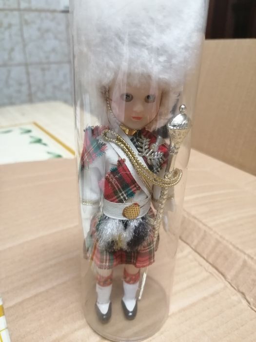 Bonecas( 2 genuínas), vintage da Guarda Real de Londres, o par-3,5€..