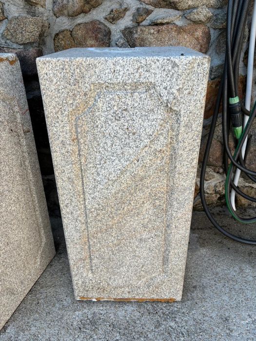 Vendo pedestal de pedra