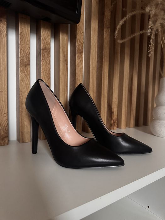 Nowe szpilki czarne czółenka