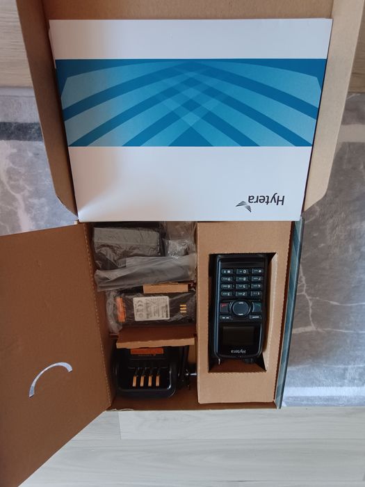 Nowa Hytera PD785 UHF/DMR dwie baterie
