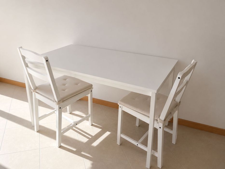 Mesa de Cozinha + 2 cadeiras