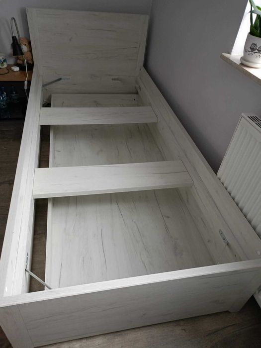 Meble młodzieżowe - łóżko, szafa narożna, biurko, regał z półkami