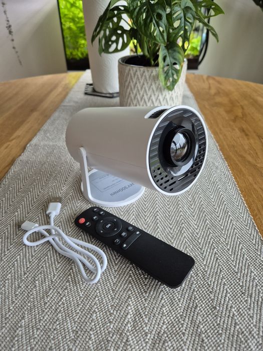 Mini LED projektor rzutnik HY300mini