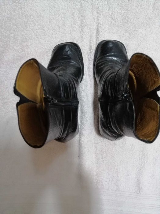Botas em pele preto, tam. 36