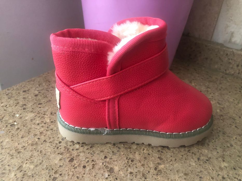 Продам детские угги