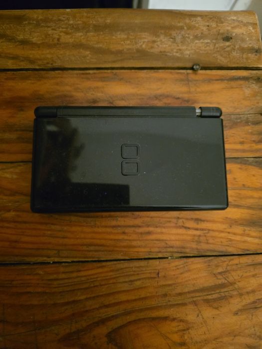 Nintendo ds lite vem com 1 jogo