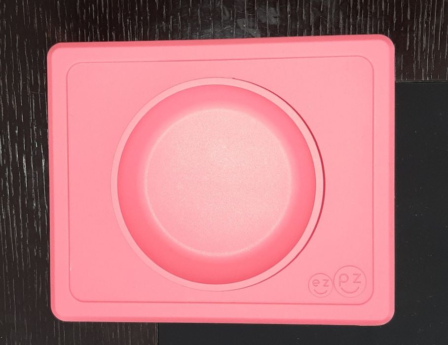 Prato se sopa que cola na mesa