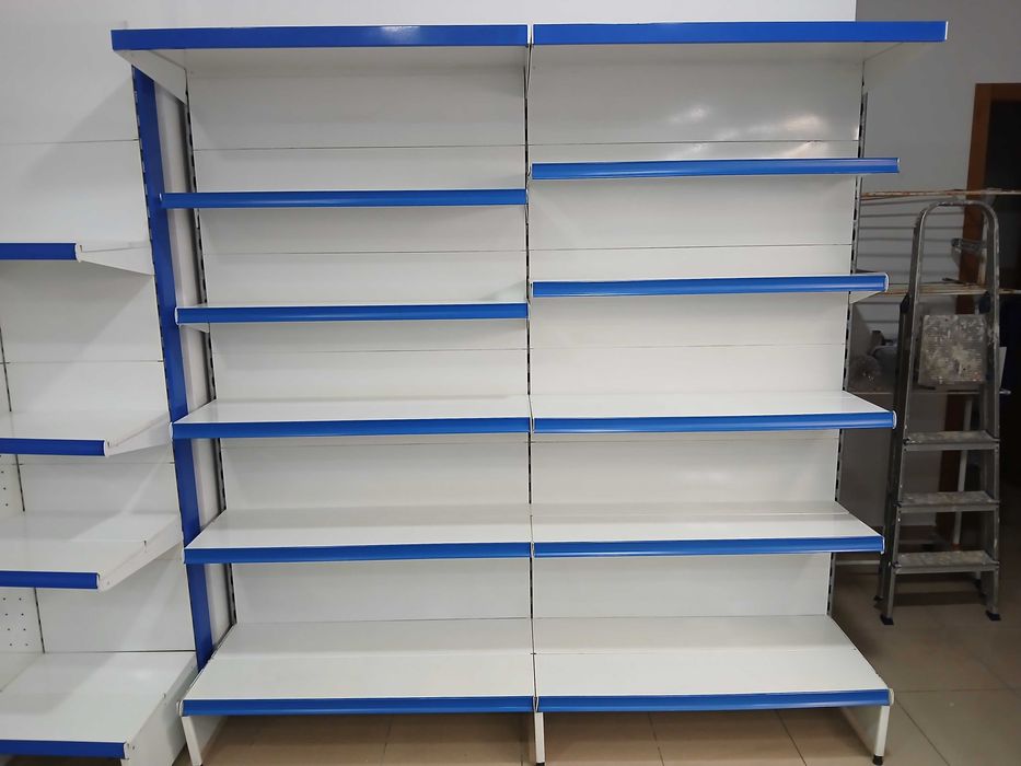 Estante metálica para exposição/arrumação