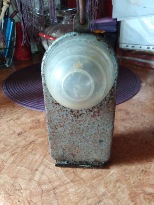 Stara latarka z PRL