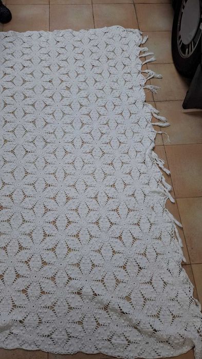 Colcha em crochet, algodao branco, cama de solteira.