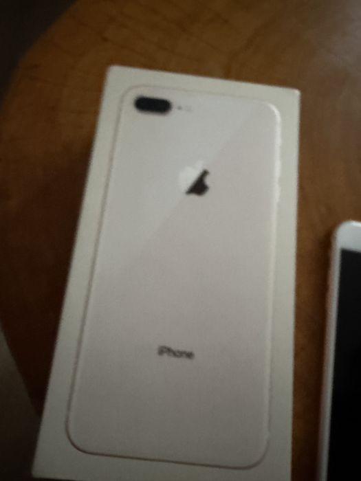 Telefon biały smartfon iphone  8 plus