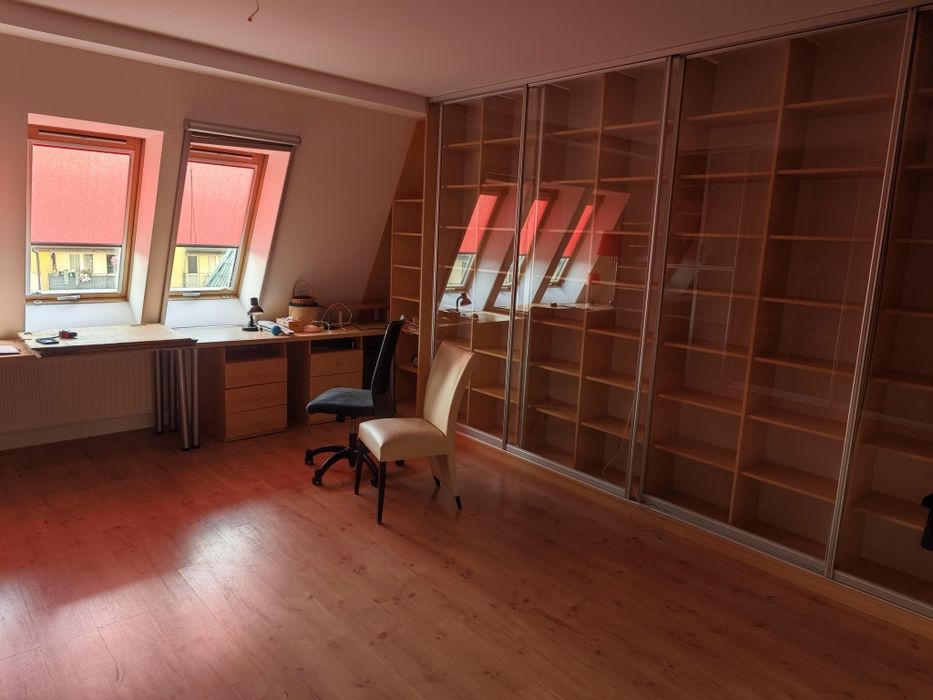 Duży zestaw przeszklonych witryn / biblioteka do zabudowy – łączna długość ok. 8m!