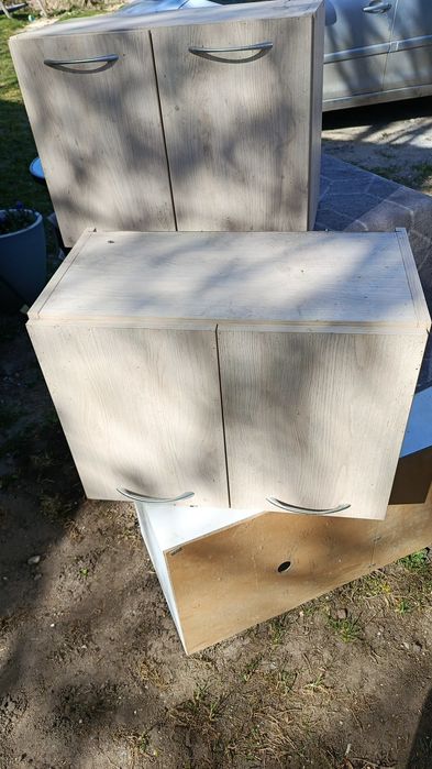 Oddam dwie szafki wiszące