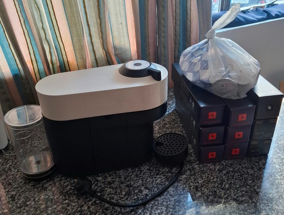 Nespresso Vertuo + 130 cápsulas | Como nova