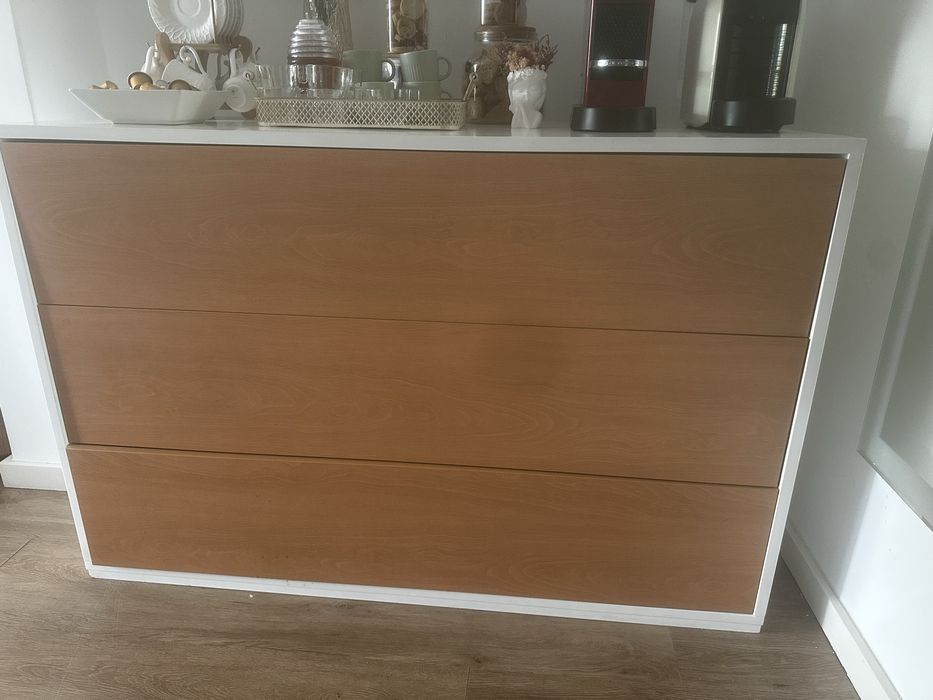 Comoda e duas mesinhas de cabeceira