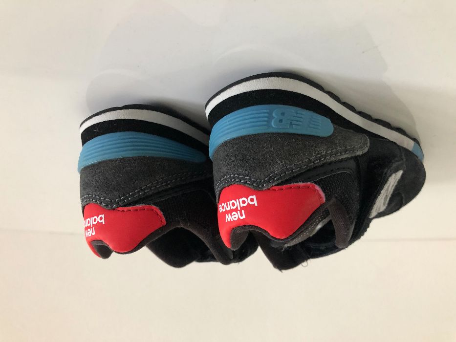 Sapatinhas New Balance nº 25
