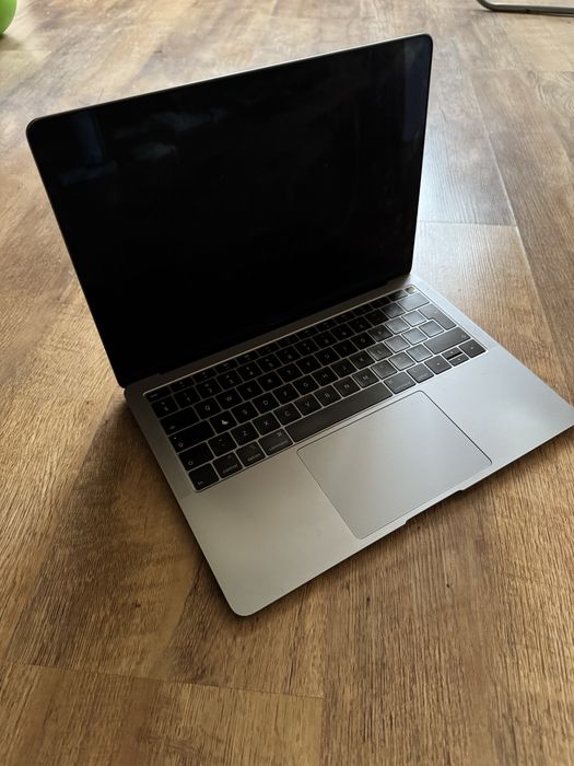 Продам Макбук Аір 13” і5/ 8гб/128 ГБ