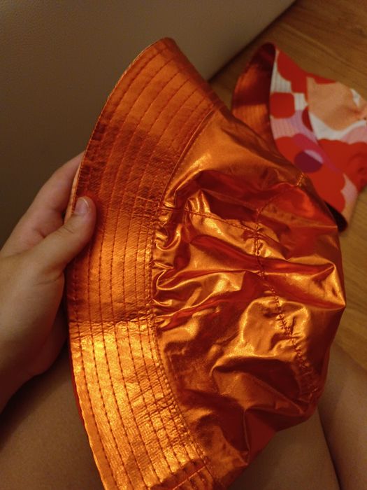 Chapéu bucket hat reversíveis multicolor